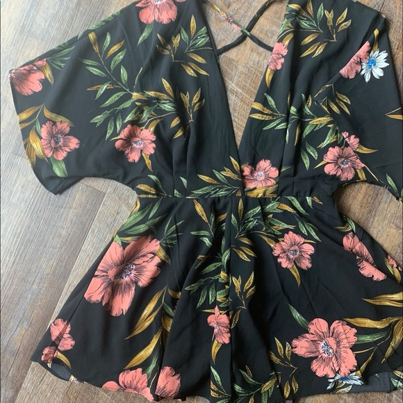 Floral Deep V Romper - Picture 4 of 4